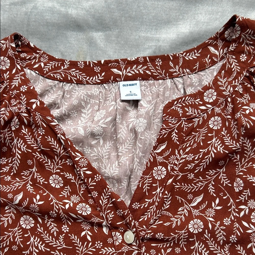Old Navy Rust Floral Women's Blouse - Picture 2 of 4